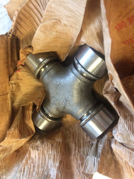 M35 UNIVERSAL JOINT 5703480, 2520-00-941-6166 NOS