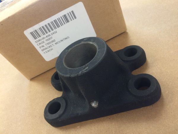 M998 TOWING PINTLE MOUNTING BRACKET 7355392, 5340-00-408-2432 NOS