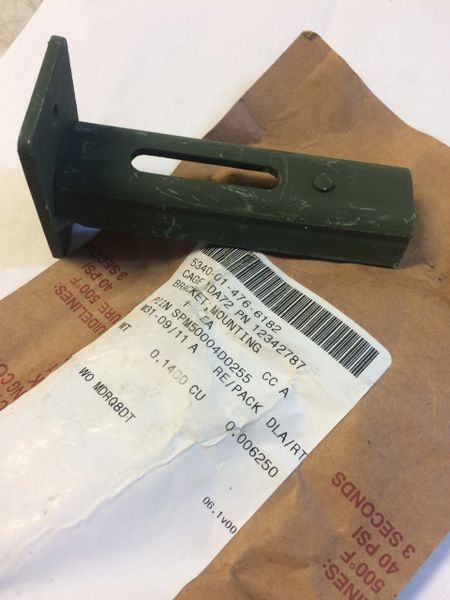 M998 MOUNTING BRACKET 12342787, 5340-01-476-6182 NOS