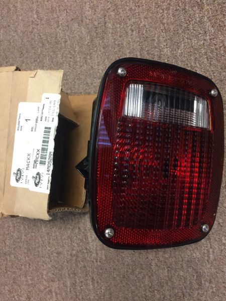 MACK BULLDOG TAIL LAMP 14M052AM NOS