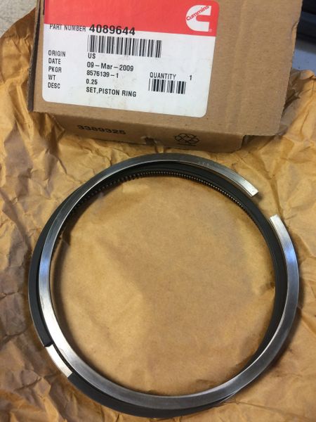 CUMMINS PISTON RING SET 4089644, 2815-01-563-5117 NOS