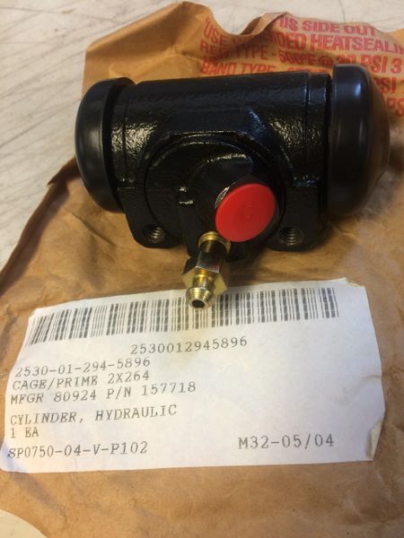 HYDRAULIC WHEEL CYLINDER 157718, 2226160, 2530-01-294-5896 NOS