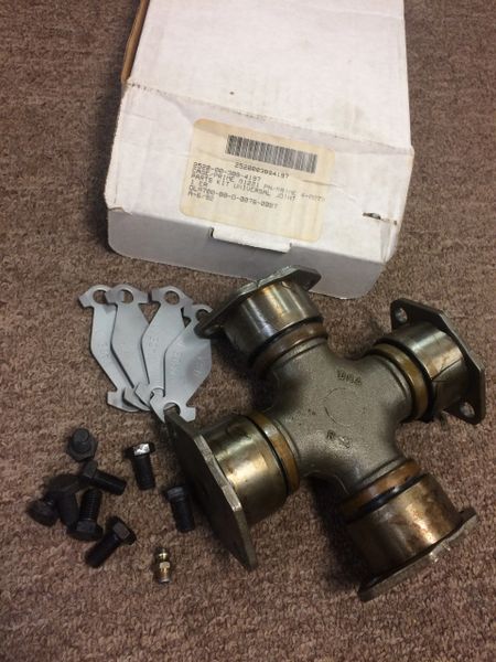 M939, M809 UNIVERSAL JOINT CP16NS, 5294020, 4-0279, 2520-00-388-4197 NOS
