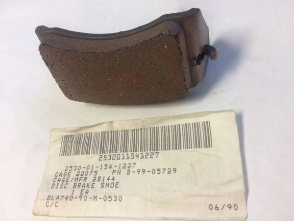 M998 DISC BRAKE SHOE 5740908, 2530-01-154-1227 NOS