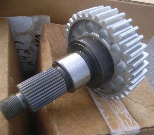 M998 OUTPUT SPUR GEAR SHAFT 5740092, 3040-01-177-2427 NOS