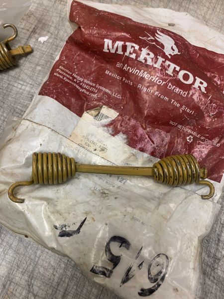 MERITOR RETAINING SPRING 2758 W 127, 5360-00-482-4422 NOS