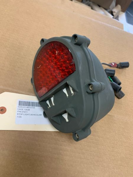 HEMTT LED STOP LIGHT ASSY 07411, 3283585, 6220-01-482-6105 USED