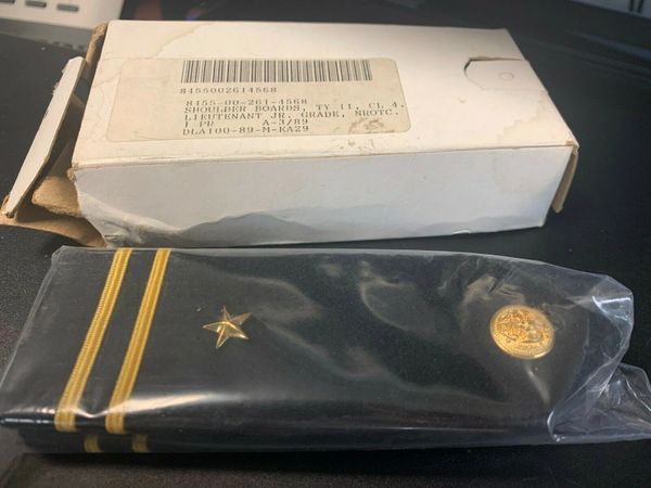 MILITARY ISSUED JR LIEUTENANT SHOULDER BOARDS NROTC 8455-00-261-4568 NOS