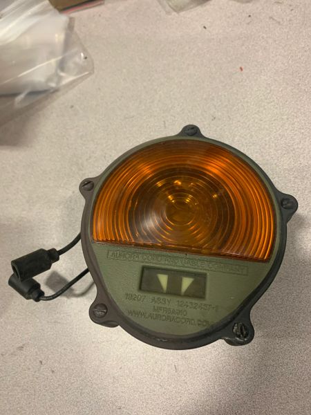 HEMTT PARKING LIGHT 3453999, 10500722, 6220-00-880-1624 USED