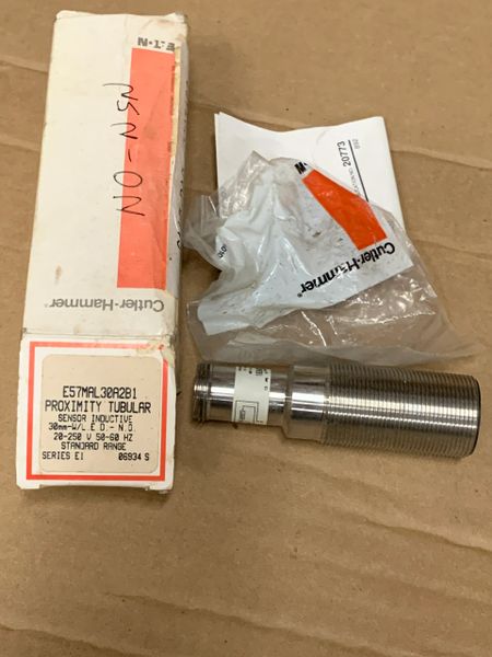 CUTLER-HAMMER PROXIMITY SENSOR E57MAL30A2B1 NOS