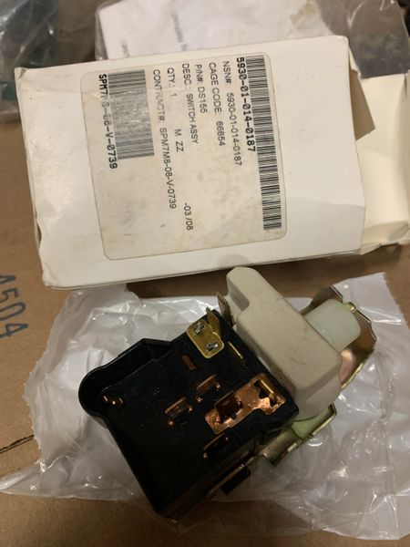 CUCV SWITCH ASSY 1995217, 1995178, 5930-01-014-0187 NOS