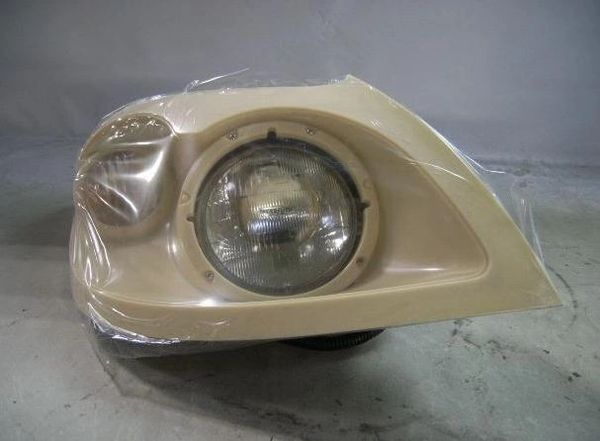 MRAP RH HEADLIGHT ASSEMBLY 3674973C92, 3674973C91, 6220-01-555-4969 NOS