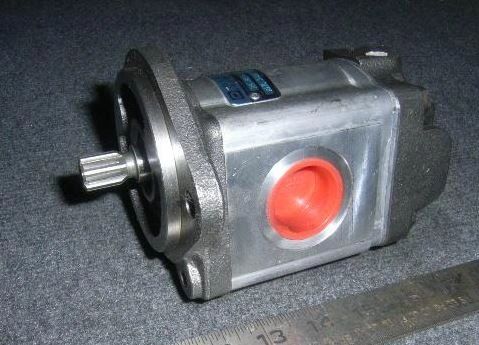 M1078 POWER STEERING PUMP 12414372-001, 2530-01-494-5659 NOS