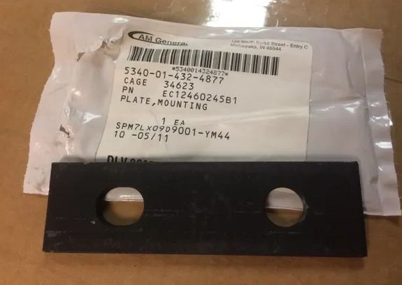M998 FRONT SUSPENSION MOUNTING PLATE RCSK17122, 5340-01-432-4877 NOS