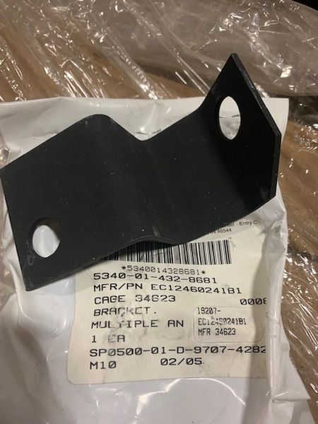 M998 ANGLE BRACKET EC12460241B1, 5340-01-432-8681 NOS