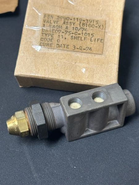 2.5 TON VALVE ASSY 11641827, 4730-00-119-3915 NOS