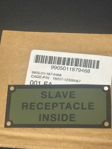 M998 SLAVE RECEPTACLE PLATE 12339087, 9905-01-187-9468 NOS