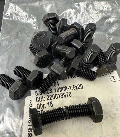 18 BOLTS 10MM-1.5 X 20, 8.8 HCS NOS