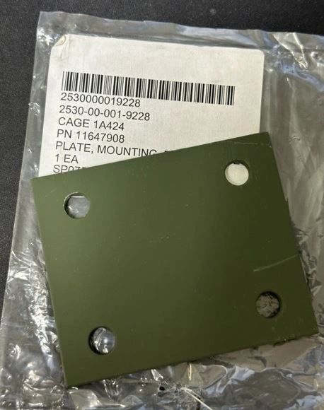 M35 MOUNTING PLATE 11647908, 2530-00-001-9228 NOS