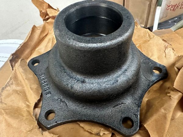 Detroit Diesel Retainer, Hub 5133683, 5330-01-085-8010 NOS