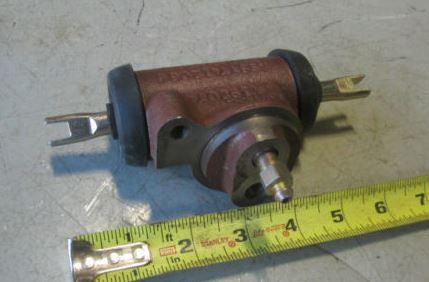 WHEEL CYLINDER 7412065, 370066,2285332, A3261X102, 7004-169, 2530-00-741-2065 NOS