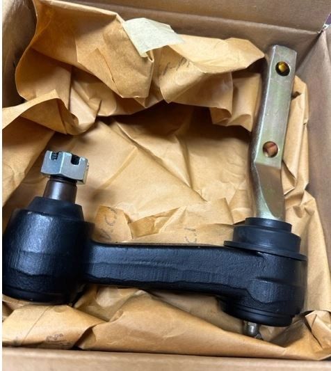 M998 STEERING IDLER ARM 12340016, 2530-01-249-1577 NOS