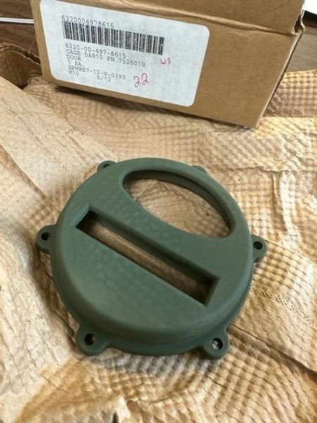 TAILLIGHT LENS RETAINER 7526019, 6220-00-497-8615 NOS