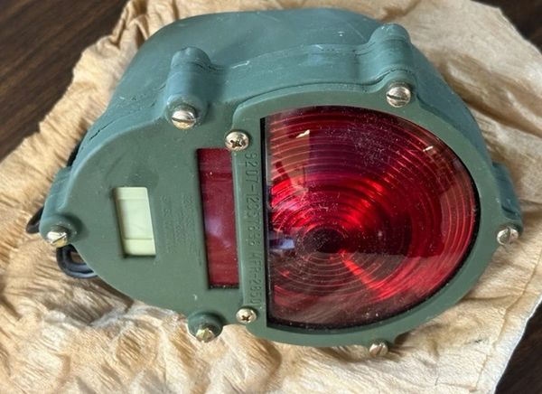 MULTI-VEHICLE ALUMINUM STOP LIGHT, TAILIGHT, 11614157-2, 6220-01-433-0485 NOS