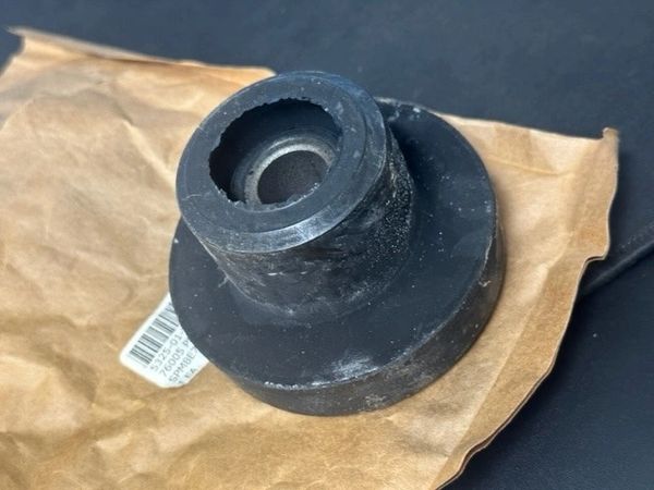 M-915 SERIES LET GROMMET CB-1125-12, M/163-20006, 5325-01-086-3949 NOS