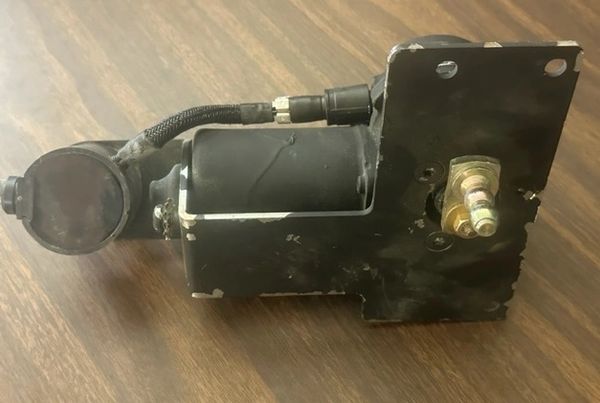 M998 WINDSHIELD WIPER MOTOR 5578716, 12342501, 2540-01-186-0969 NOS