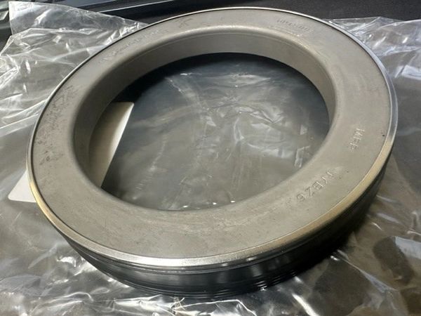 5 TON INNER AXLE SEAL 7979349, 12375801, 5330-00-740-9550 NOS