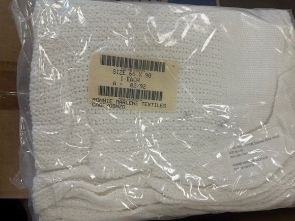 COTTON THERMAL WEAVE WHITE BLANKET 90" X 66", 7210-00-139-5779 NOS