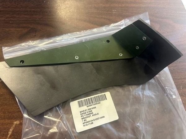 M809 5 TON DIESEL HOOD PANEL BRACKET 11648552, 5340-01-325-5358 NOS