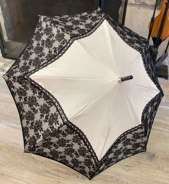 New! Chantal Thomass Promenade Short Umbrella - Handmade in France - Off White and Black Lace - Waterproof and Anti UV treated Fabric
