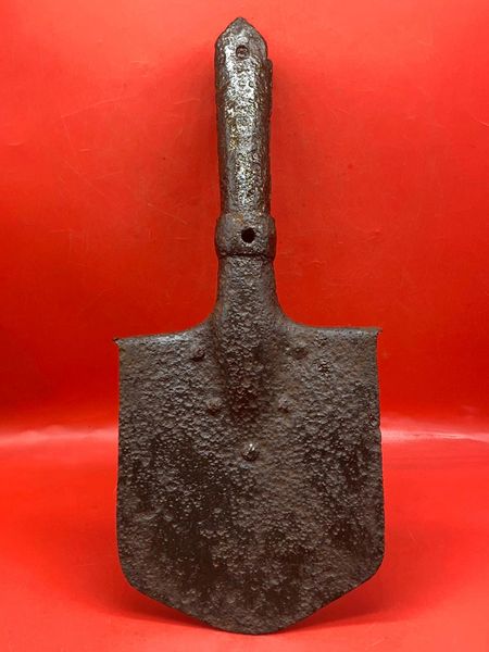 Russian Imperial soldiers 1917 pattern shovel it is in nice solid relic condition recovered from Poland on the late war battlefield of 1917 just before the war ended