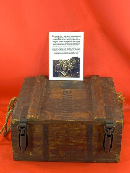 Very rare to find German wooden crate for artillery gun shell fuses,lovely condition with paper label and last pack date 17th January 1915+original hand written markings recovered from a barn in the village of Miraumont on The Somme battlefield 1916-1918