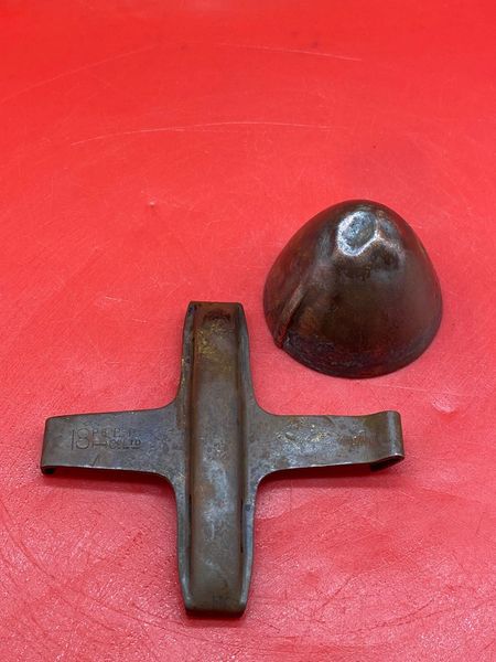 Fantastic condition British 18 pounder shell base transit clip and fuse cover+original brass colour,maker marked recovered many years ago on the Somme battlefield 1916-1918