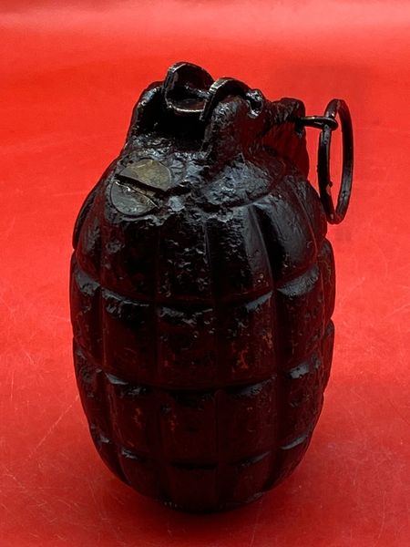 Fantastic condition British mills bomb hand grenade complete with very rare steel made a No 5 base plate dated December 1916 nice solid very well cleaned with nice black paintwork, empty and inert recovered on the Somme battlefield of 1916-1918