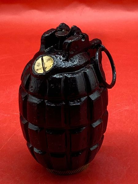 Fantastic condition British mills bomb hand grenade complete with a No 5 base plate made in Glasgow nice solid very well cleaned with nice black paintwork, empty and inert recovered on the Somme battlefield of 1916-1918