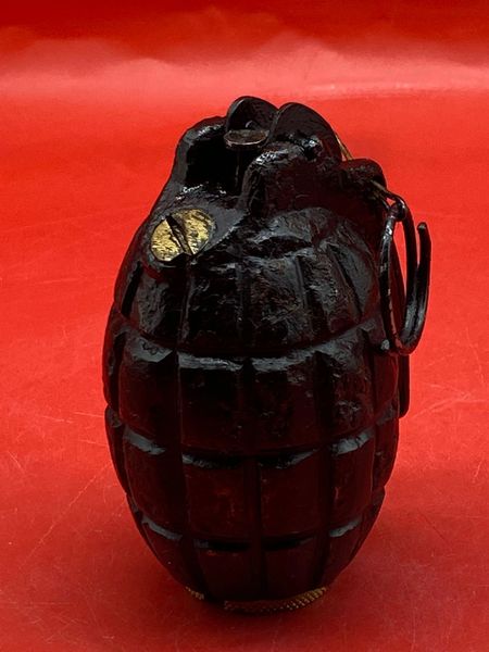 Fantastic condition British mills bomb hand grenade complete with a No 5 base plate made in Falkirk,dated 1916 nice solid very well cleaned with nice black paintwork, empty and inert recovered on the Somme battlefield of 1916-1918