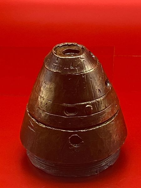 Totally rare never had before British time and percussion fuse N°88 with a slow burning time composition for extra long range firing of shrapnel shells fired by the largest heavy guns including railway guns recovered on the Ypres Battlefield.