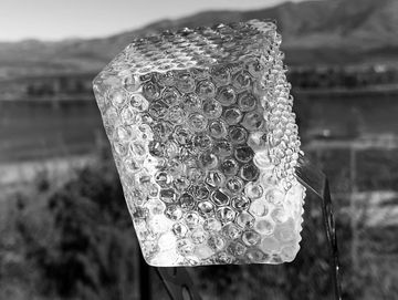 Honeycomb clear ice cube