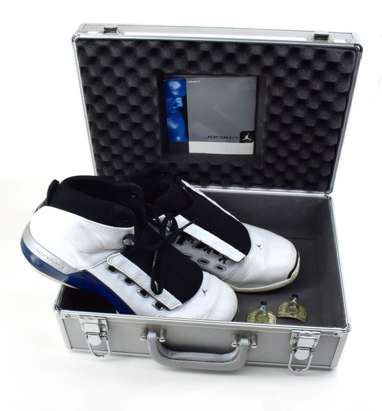 Nike Air Jordan XVII Original 2001 Release w Suitcase Size 11