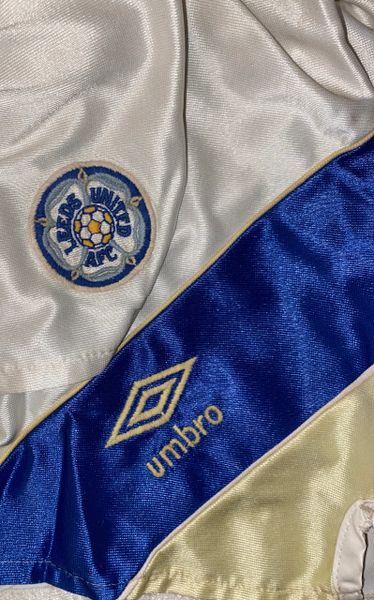 1986/87 LEEDS UNITED UMBRO MATCH WORN HOME SHORTS