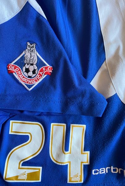 2008/09 MATCH WORN OLDHAM ATHLETIC HOME SHORTS (SMALLEY #24)