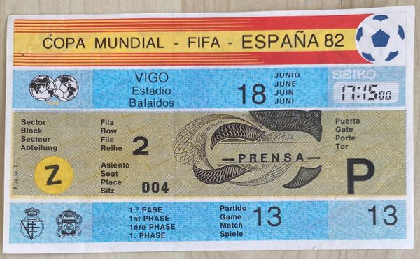 1982 ORIGINAL UNUSED WORLD CUP TICKET ITALY V PERU @VIGO