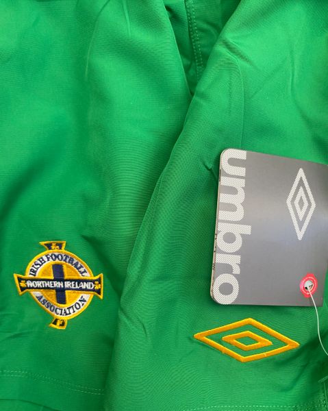 2011/12 ORIGINAL UMBRO NORTHERN IRELAND AWAY SHORTS SIZE LARGE BNIB BNWT