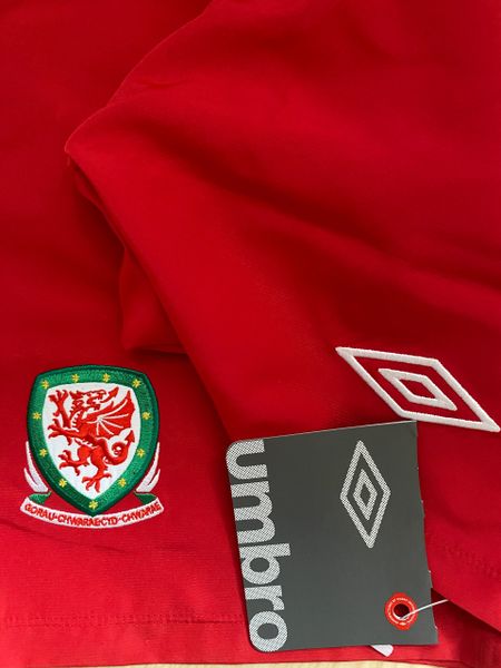 2011/12 ORIGINAL UMBRO WALES HOME SHORTS SIZE LARGE BNIB BNWT