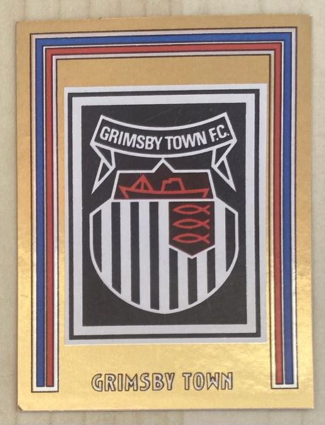 1981 ORIGINAL UNUSED PANINI FOOTBALL 81 STICKER GRIMSBY TOWN BADGE 389