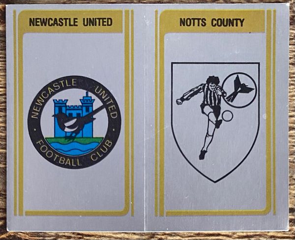 1980 ORIGINAL UNUSED PANINI FOOTBALL 80 STICKER NEWCASTLE UNITED - NOTTS COUNTY BADGE 380